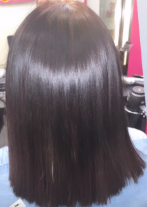 Lissage brésilien – cheveux lisses et brillants